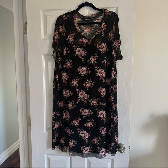 Size 0X Torrid Floral Print Mesh Midi Tee Dress - Picture 3 of 6